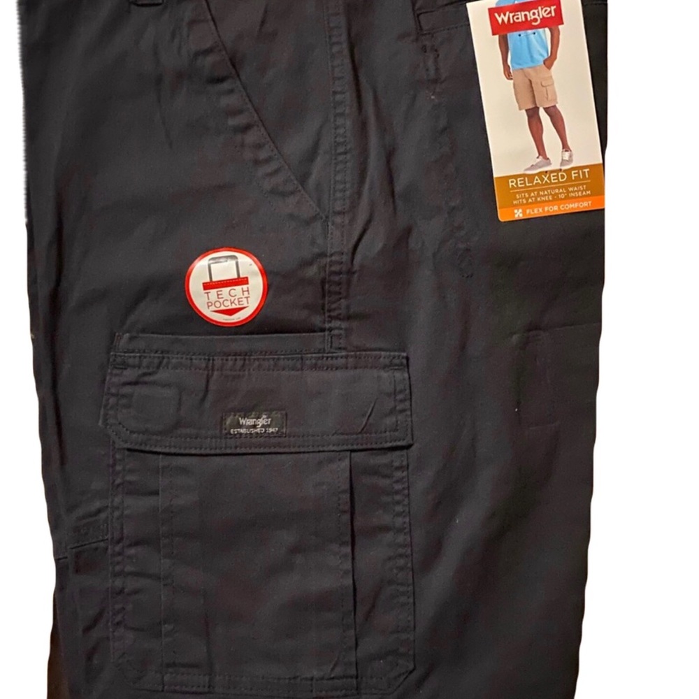 New dark blue Wrangler Men's Cargo Short w/Stretch